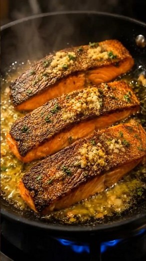 🍋🧄 Pan-Seared Salmon dripping in buttery garlic sauce! Crispy, juicy & addictive 🤤🐟
