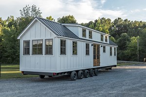 The Denali Bunkhouse Is a Three-Bedroom Tiny Home Made for Big Families