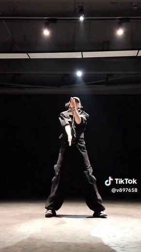 Mastering Moonwalk Dance: Step-by-Step Tutorial