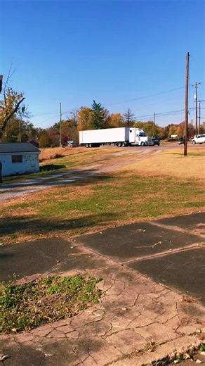 Classic XL Freightliner Trucking Showcase
