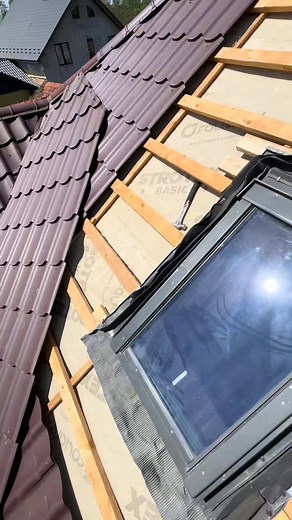 Always carry a strong magnet tie it😁 to your string line job done I use one of them fishing magnets normally falls down the cover of the wall #carpenter #builder #carpentry #newbuild #building #hammer #nail #saw #framing #roofing #construction #tip #constructiontip #paslode #fyp #dewalt #carpentrytip | David M. Ton