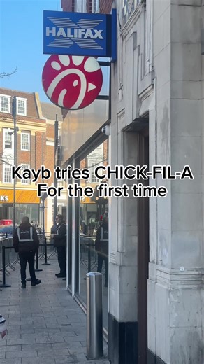 Queue Patience: Waiting for the Crowd