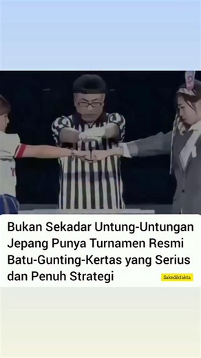 sakedikfakta on Instagram: "Jepang ternyata pernah dan masih menggelar kompetisi resmi Batu-Gunting-Kertas, yang dikenal dengan sebutan janken tournament. Dalam ajang ini, para pemain tidak hanya mengandalkan keberuntungan, tetapi juga strategi, psikologi, dan ketepatan waktu dalam mengambil keputusan. ✋✌️✊ Turnamen janken ini digelar dalam berbagai skala, mulai dari acara yang disiarkan di televisi hingga kompetisi internal perusahaan. Bahkan, beberapa perusahaan di Jepang menggunakan permainan