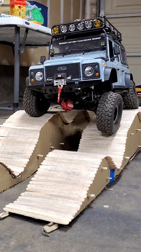 Wobbling over the Flextrack: RC4WD & Axial Adventure Showcase!