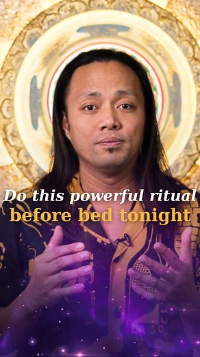Do this powerful technique before going to bed tonight 🙏 There's a version of you that has it all. Want to connect with that higher self? It's simpler than you might think. Set a clear intention, visualize a beam of white light enveloping you, and let that pure, vibrant energy wrap around you as you sleep. This isn't just about rest; it's about waking up aligned with your most powerful self. Try it tonight, and feel the difference in the morning instantly. #energyhealer #energyhealing #bedtimer