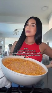 The secret? Soaking the rice in hot water before cooking makes it perfectly fluffy every time. You’ll need: 🍅 2–3 tomatoes 🧅 ½ onion (split: finely chop half of it for the sauté, and save a small piece to blend in the sauce) 🧄 5–6 garlic cloves (2 set aside for sautéing, the rest for the sauce) 🥄 @cookwithknorr tomato bouillon salt to taste 🍚 2.5 cups long-grain rice (never jasmine, abuelita says it’ll dry out 😉) 🥑 Oil of choice 🌽 Corn (optional) 💧 4 cups water (2:1 ratio water to rice)