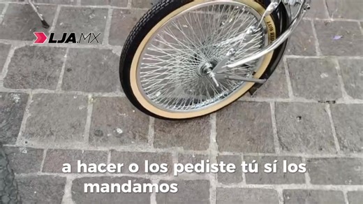 Compadres Agüitas: bicicletas Low Rider con causa Compadres CC AGS El Club Compadres Agüitas demuestra que la cultura Low Rider sobre dos ruedas también puede cambiar vidas. Con bicicletas personalizadas y mucho corazón, realizan labor social apoyando con medicamentos, visitas a hospitales y servicios funerarios. Una rodada que deja huella en Aguascalientes, más allá del estilo. | LJA.MX Noticias