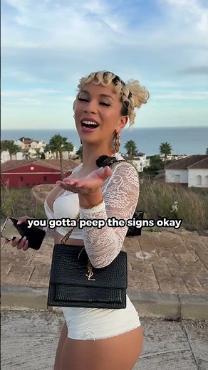 Read the room, baby 👀