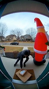 Santa protects amazon package from theif | Mister Stump