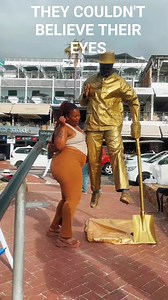 MICHAEL GOLD FLOATING IN THE AIR | Michael Gold