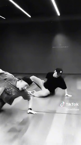 Hoshi's Dance Performance: Take You Down Live