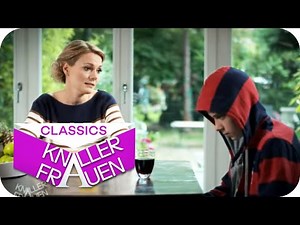 Ernstes Mutter Sohn Gespräch | Knallerfrauen mit Martina Hill