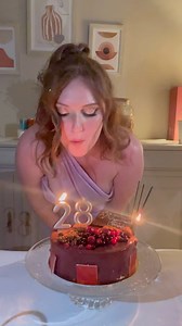 Sneak peek de ma soirée d’anniversaire entourée de mes proches, une réussite 😍 🔥 J’adore recevoir et préparer une belle table pour mes invités 🥰 Cette année, j’ai chopé toute ma belle décoration sur @cdiscountmaison, y’a des pépites ✨ Publicité (non rémunérée) avec #cdiscount #décoration #piscine #poolparty #anniversaire #decorationanniversaire | Thegingerchloe
