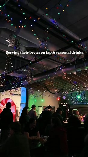 This Minnesota brewery is decorate for the holidays! 📌 Mana Brewing 📍 Shakopee, Minnesota ⏰ Monday - Thursday 2p-10p, Friday & Saturday 11a-12p, & Sundays 11a-10p 🍕 you must try their stone fired pizza, we loved the margarita & pickle! 🍺 try their beers on tap with a single pour or flight 🍹 don’t like beer? They have seasonal drinks as well 🧑‍🧑‍🧒 kid friendly atmosphere w/ games 🚫 not dog friendly ✨ Send to someone you want to grab a merry beer with! I do have a full blog post of 30 hol