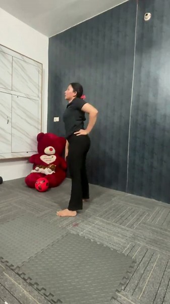 Advanced Yoga Backbend | One Hand Chakrasana Tutorial