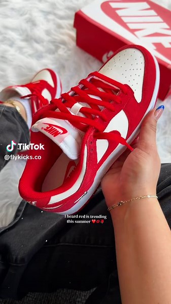 The most perfect red color 💋🌹 #nike #shoes #nikedunks #womenshoes #flykicks