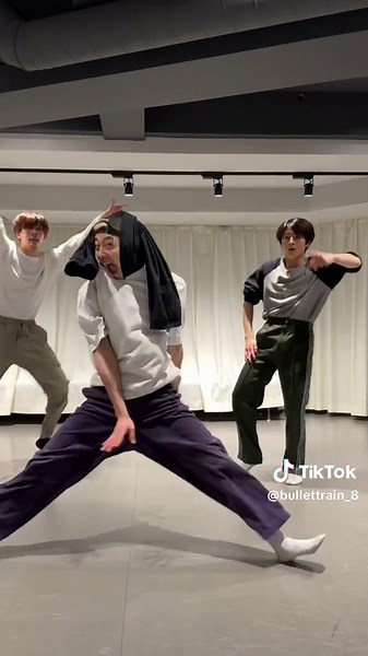 マウスケダンス 本家 比較: 超特急 vs. 3人組