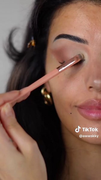 Glamorous Makeup Tutorial for Trendy Looks