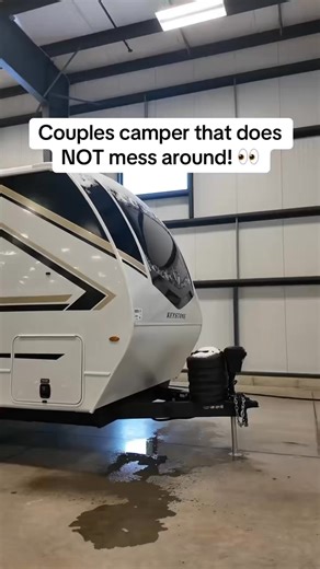 The Keystone Cougar 26LBW delivers a surprising amount of space and one of the smartest layouts we've seen in a mid-size couples camper 😳🔥 #RVTour #CouplesRV #KeystoneCougar #TravelTrailer #RVLife | Matt's RV Reviews