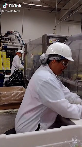 Trabajando en la Fábrica de Dulces en USA