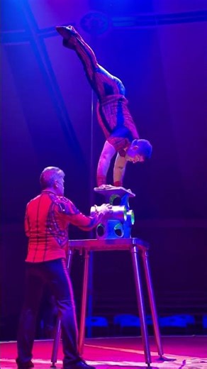 Amazing balance at the Super Circus 🎪 #circus #hawaii #supercircus