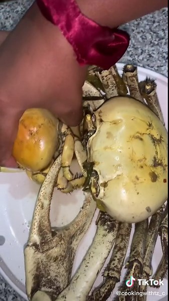 Crab Vendor in Jamaica: Crab Hot Spot Revealed