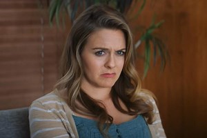 Stream It Or Skip It: ‘Bad Therapy’ on Hulu, in Which a Psycho Psychoanalyst Mucks with an Unsuspecting Couple’s Marriage