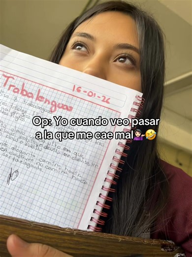 Cuando la Compañera que Te Cae Mal Aparece en Clase