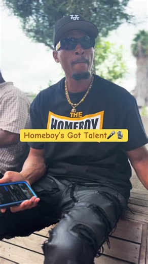 “Homeboys Got Talent” 🎙️🎤 Meet Drey Eastwood, an inspiring artist from Los Angeles and mentor at Homeboy Youth Art Academy. He’s helping the next generation express themselves through the art of writing and music. Rate Him 1-10 in the comments ⬇️ 🎶 #Mentorship #HomeboyIndustries #MusicAndArt
