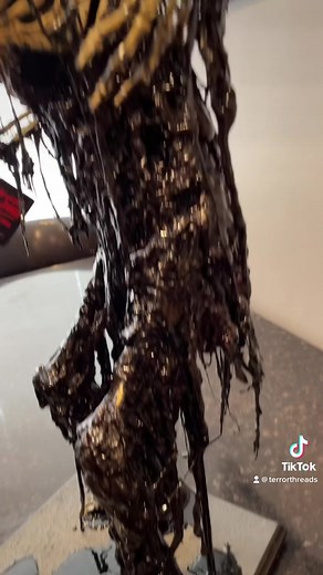 Absolutely swooning over this 1/2 scale Tarman piece by Grayhouse Studios The video honestly doesn’t do this thing justice. The details are Insane in person! Thank you so much, Grayhouse team! Absolutely love it 🙌🏻 | Terror Threads