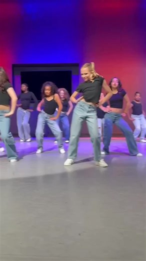 This year marks the 50th anniversary of @chicagomusical. A show that forever changed musical theatre with its sultry jazz hands, sharp choreography, and unforgettable score. Our RISE Musical Theatre students honored this legacy in class with their own take on All That Jazz. The next generation of Broadway stars is already in the making here at #DADA 🌟 To learn more and request an audition: DebbieAllenDanceAcademy.com/RISE #musicaltheatre #allthatjazz #musicals #broadwaybound #kidswhosing #kinds