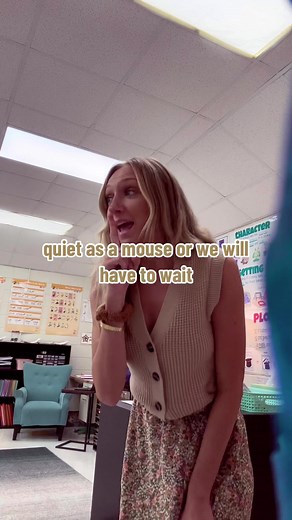 Our first grade HALLS chant❤️ these little cuties memorized this in 2 days!! #teachertok #teacherchants #firstdayofschool #teacherootd #firstgrade #classroomhacks #hallwaysong