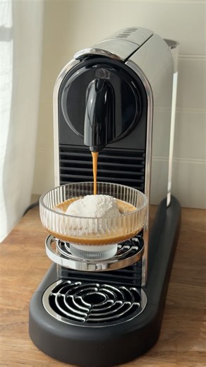 Need a little break? Treat yourself to a decaf affogato with world explorations Vienna Lungo Decaffeinato 🍨 What’s your favorite afternoon pick-me-up? | Nespresso