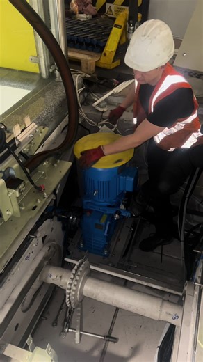Hand winding the escalator ⚙️ #escalator #engineer