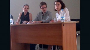 Snowden applies for temporary asylum