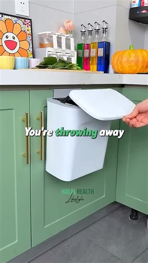 Halal Health Lifestyle on Instagram: "You’re throwing this away every time you cut an avocado… and you probably had no idea what it could do for your scalp. That hard seed? Not trash. Not compost. It’s been used in traditional remedies as a scalp stimulant for years. Here’s what people are doing 👇 They grate the avocado seed. Mix it with one spoon of extra virgin olive oil. Let it sit for 24 hours. Strain it. What’s left is a nutrient-rich oil that many swear has helped wake up inactive hair fo
