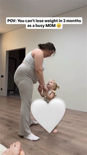 Emily Blunt | Weight loss Coach on Instagram: "losing 19 kg in just 3 months as a busy mom isn’t realistic… until it actually happened without turning my life upside down. 💥 My days were already full. Kids to manage. Home to run. No space left for myself. 🧱 Gym plans never survived my routine. Strict diets only added stress. Guilt followed me everywhere. So I stopped forcing what didn’t fit motherhood. 🌿 Instead, I chose one small habit I could keep daily a simple 3-minute routine ⏱️ done at 