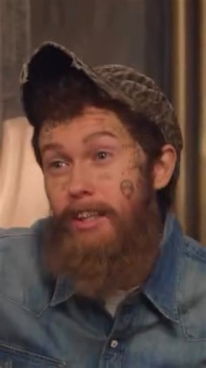 Extra Posty on Instagram: "If anything ever happens to @postmalone, at least we have SNL’s @veronika_iscool 😂"