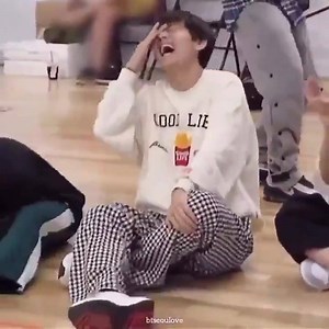 tl is a mess but this compilation of taehyung laughing will make u feel better cr.@/btseoulove -jamlessmin🌻 | Bangtan PH