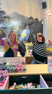 Shopper local a un impact bien plus grand que vous ne l’imaginez 💛 Et si en 2026, on choisissait un peu plus ce qui est près de chez nous ? Chez Wonderfriends, chaque commande compte vraiment. Merci de faire partie de l’aventure ✨ Dîtes-nous en commentaire votre shop local préféré ? 👇🏻 #charleroi #shoplocal #supportsmallbusiness #conceptstore #consommerautrement | Wonderfriends