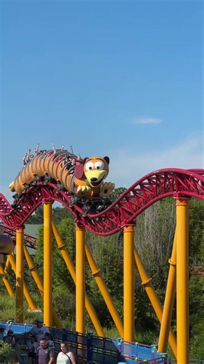 Slinky Dog Dash at Disney’s Hollywood Studios® is a fantastic Family coaster for children looking to make the jump to something a little more adventurous! #wdw #disneyworld #waltdisneyworld #slinky #slinkydogdash #kidsrollercoaster #familycoaster #disneyshollywoodstudios #toystory #toystoryland #toystoryrollercoaster #disneyvacation #disneyfamily #pixar #florida #disneydestinations | Kingdom Adventures Travel