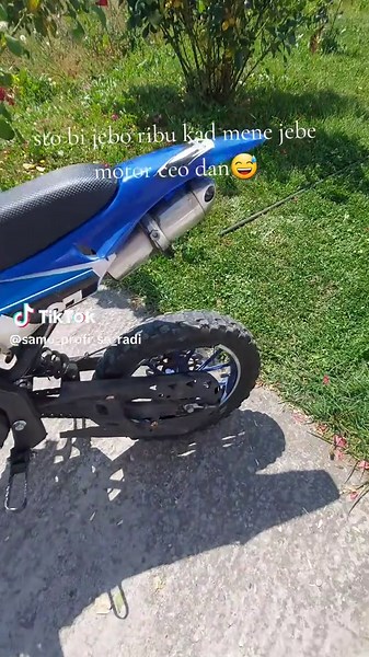 opis... da li se moze ovako voziti motor fali lepo parce ako se neko razume nek se javi u dm #viralvideo #fyp #foryoupage #cross #50cc