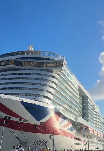 Cruise holidays are perfect for everyone! 🥂 Book your @P&O Cruises escape today and enjoy your new favourite type of holiday! 🌊 #Cruise #PandO #Holiday #Explore #Travel Video credit: @Lily Herridge 🤍✨