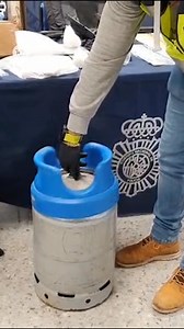 🚨 La Policía Nacional ha desarrollado una operación antidroga en la barriada de Los Pajaritos de Sevilla requisando 35 kilos de cocaína. 📱 Más información en 101tv.es #Sevilla #sucesos #tráficodrogas | 101TV Sevilla