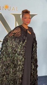Queen Latifah soars onto the #TonyAwards red carpet in a magnificent cape 🪶 #nyc #queenlatifah #broadway #nyc