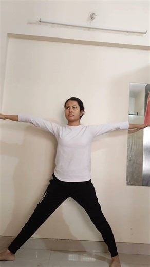 Trikonasana (Triangle Pose) 🫰🏻🌱