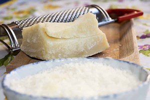 6 Best Parmesan Rind Substitutes - Miss Vickie