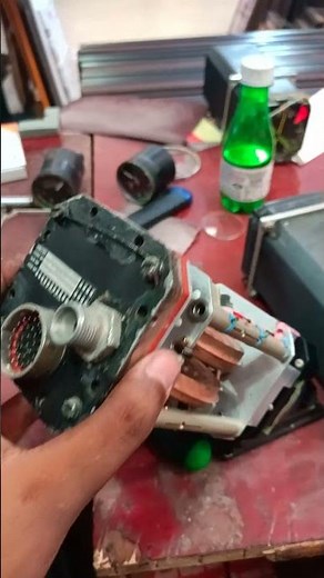 Inside The Pressure Altimeter | How It works | #aviation #airport #instruments #avionics