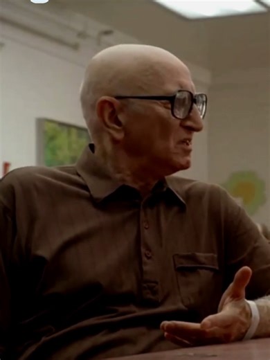 Клан Сопрано — это сериал не только о бандитах, но и о людях, их внутренних проблемах, семейной жизни и психологии, используя криминальную среду как фон для исследования сложных тем, что делает его уникальным и отличает от типичных историй о мафии, где преступность — главный сюжет. Зрители видят не только «грязную» работу, но и обыденность, быт, бухгалтерские вопросы и семейные драмы, что заставляет забыть, что герои — преступники. #sopranos #сопрано #goblin #гоблин #fypシ゚viral🖤tiktok