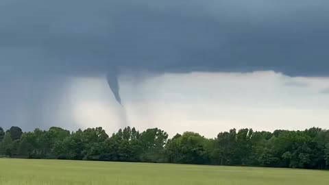 US: Funnel cloud spotted in Russell, Arkansas